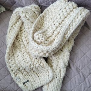 Long fisherman's cable knit scarf